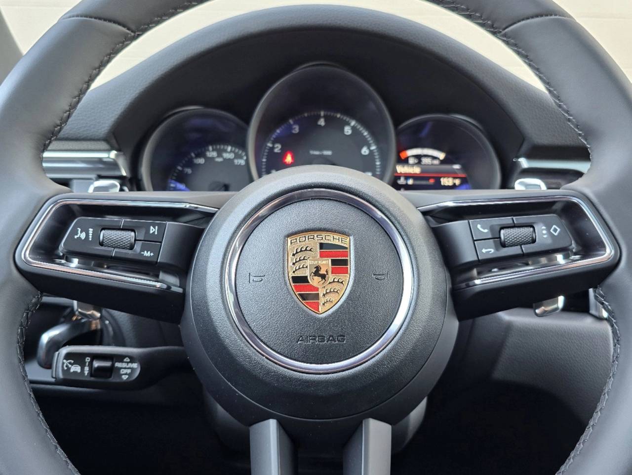 2025 Porsche Macan T photo 15
