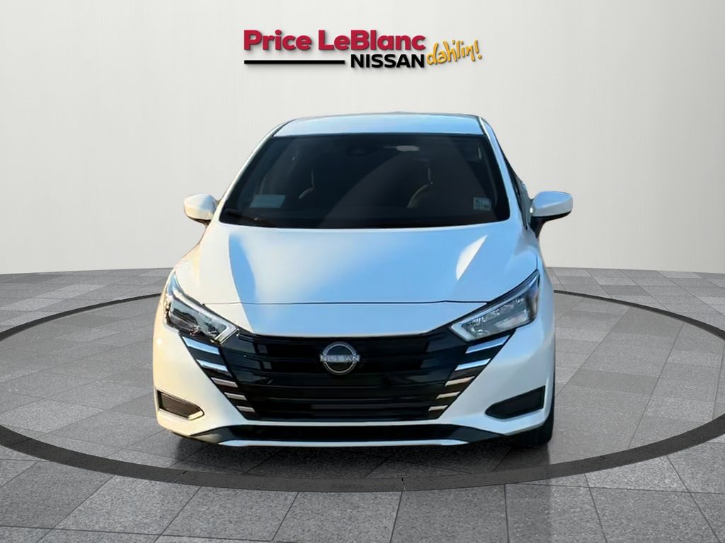 2025 Nissan Versa 1.6 SV photo 3