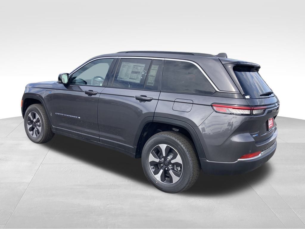 2024 Jeep Cherokee Limited 4xe photo 2