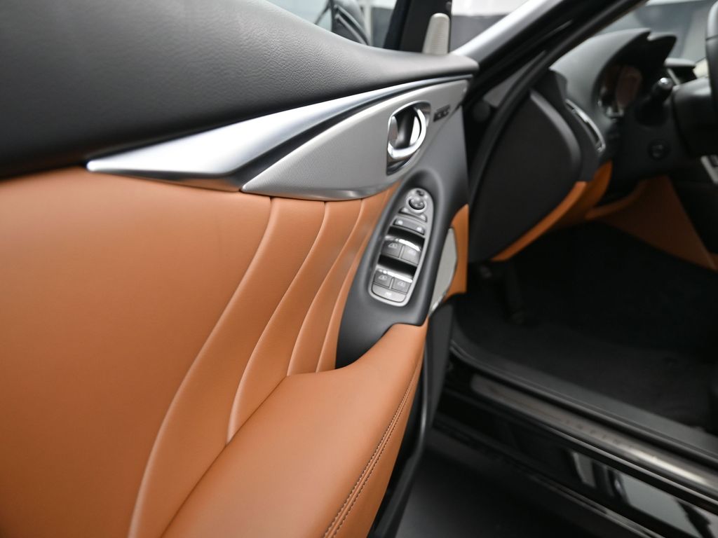 2024 Infiniti Q50 LUXE photo 11