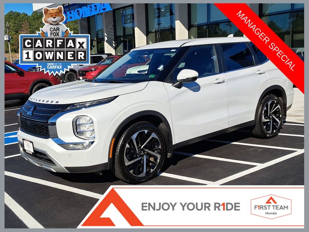 2023 Mitsubishi Outlander SE's photo