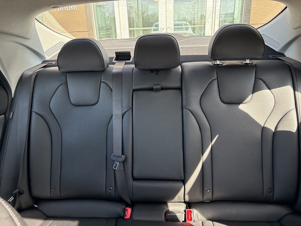 2025 Hyundai Elantra Limited photo 8