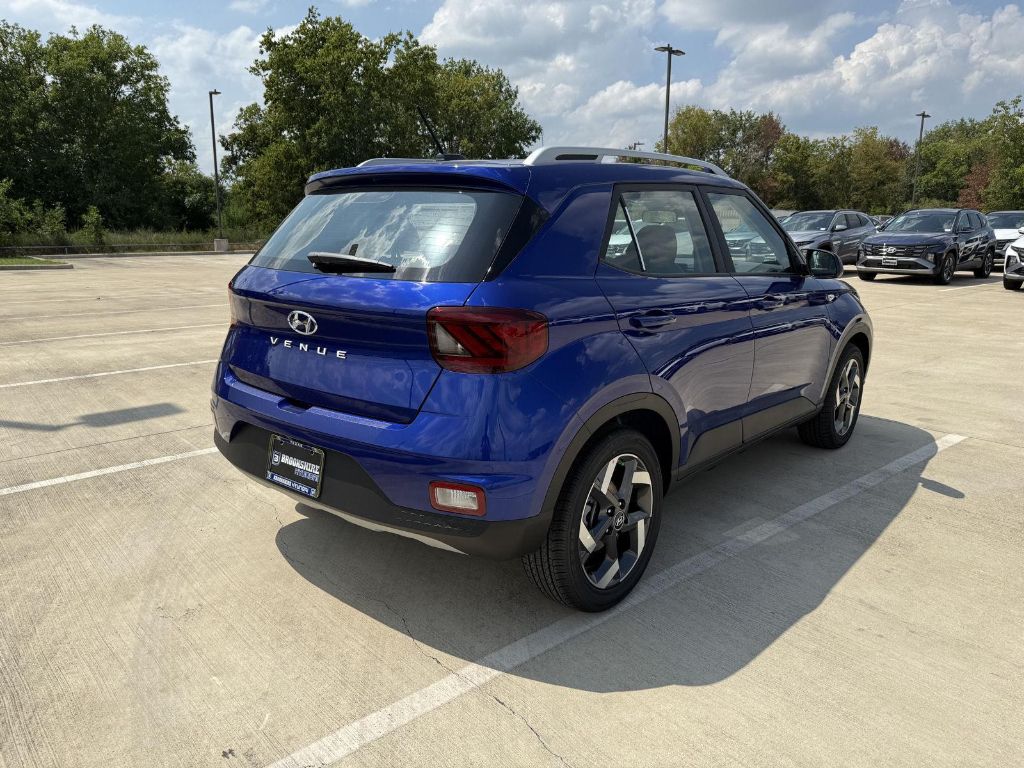 2025 Hyundai Venue Limited photo 4