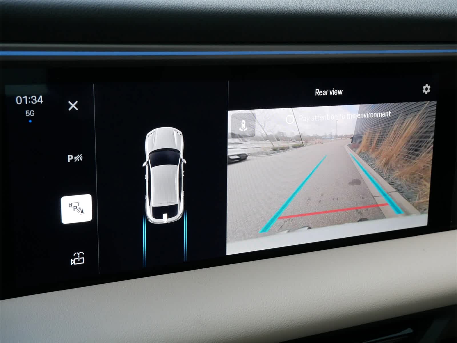 2025 Porsche Macan Electric 4 photo 18