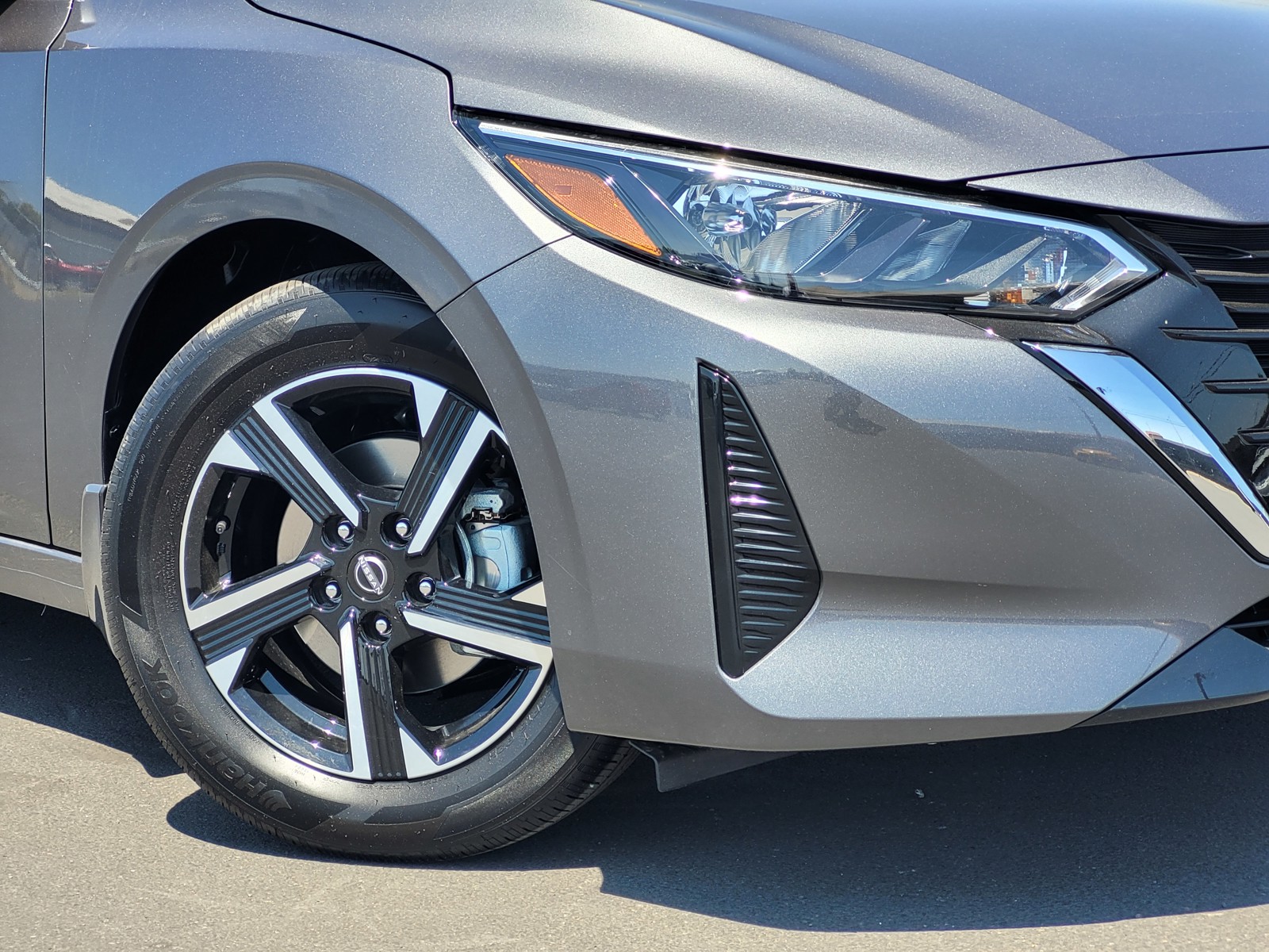 2025 Nissan Sentra SV photo 3