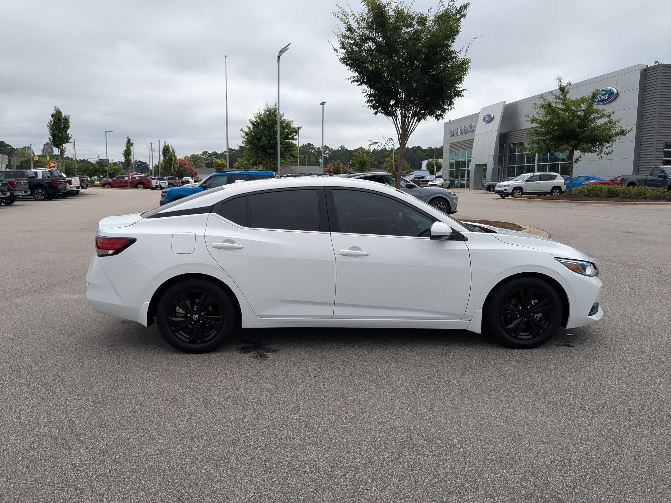 2020 Nissan Sentra SV photo 7