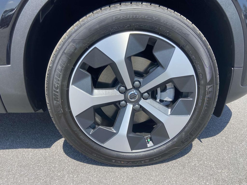 2026 Volvo XC40 AWD Plus photo 20