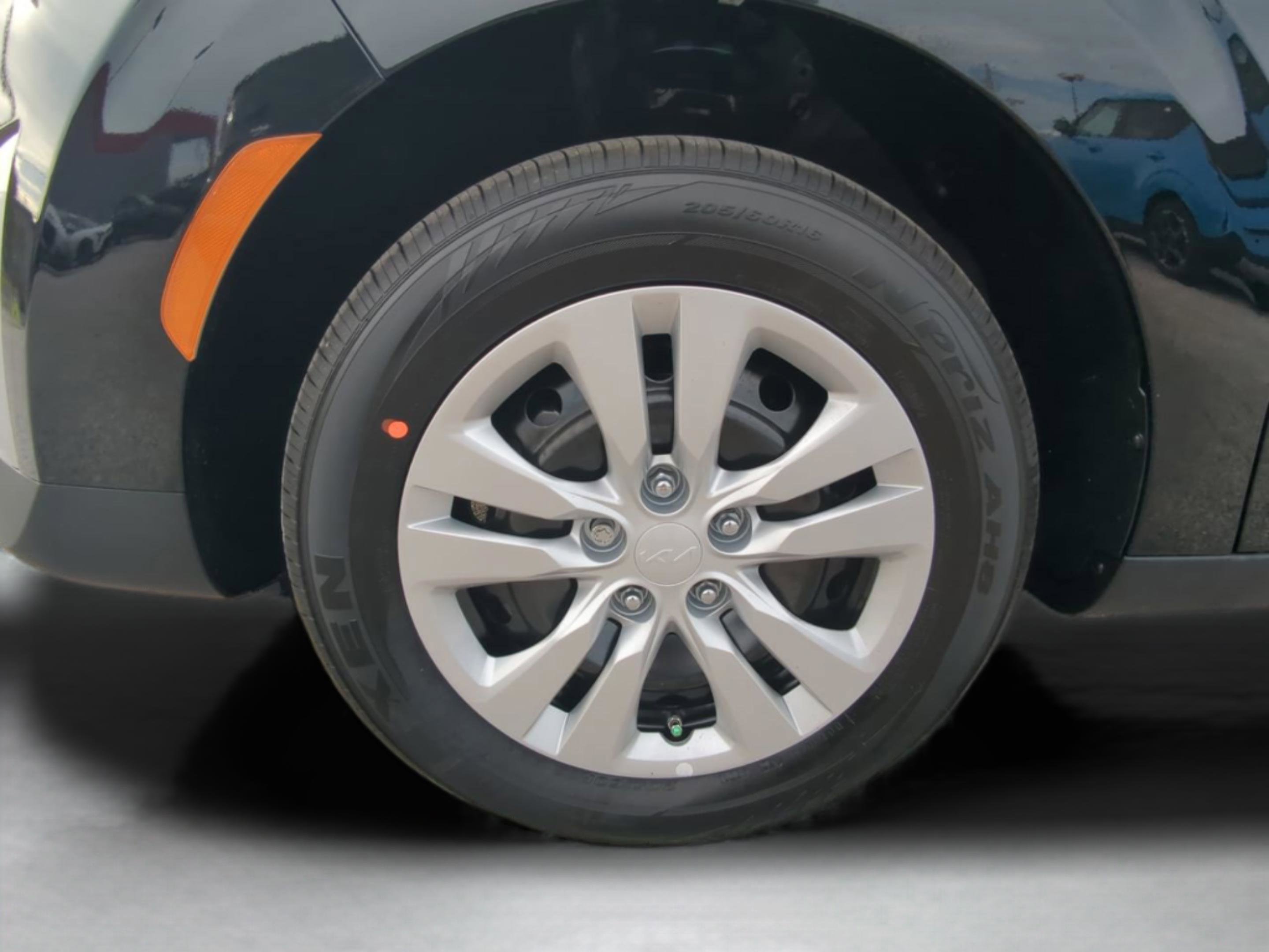 2025 Kia Soul LX photo 7
