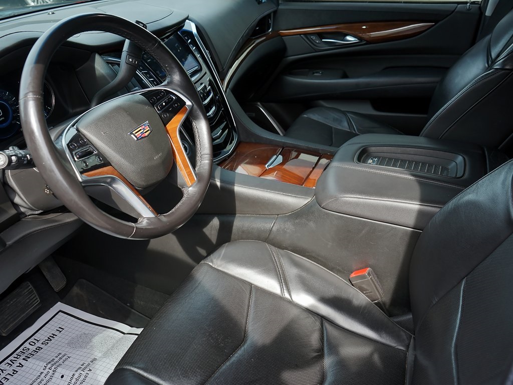 2019 Cadillac Escalade Luxury photo 2