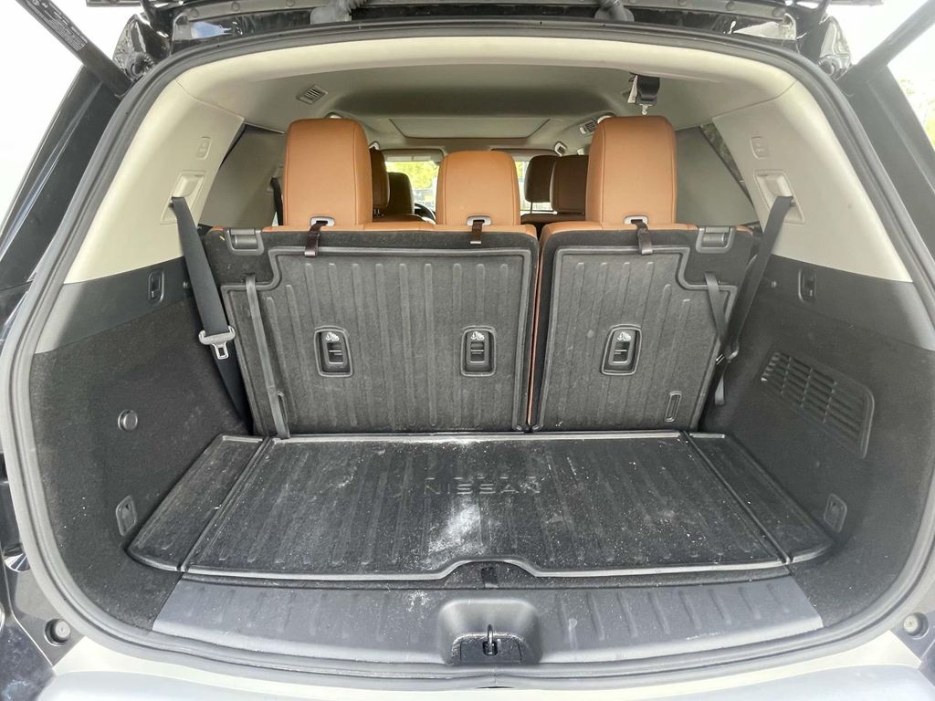 2024 Nissan Pathfinder Platinum photo 8