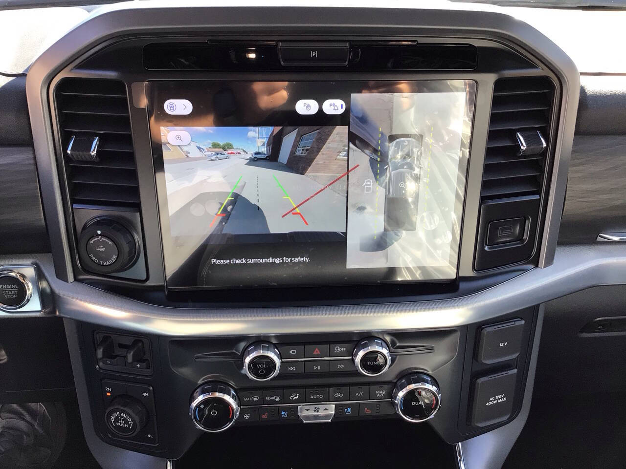 2025 Ford F-150 Lariat photo 11