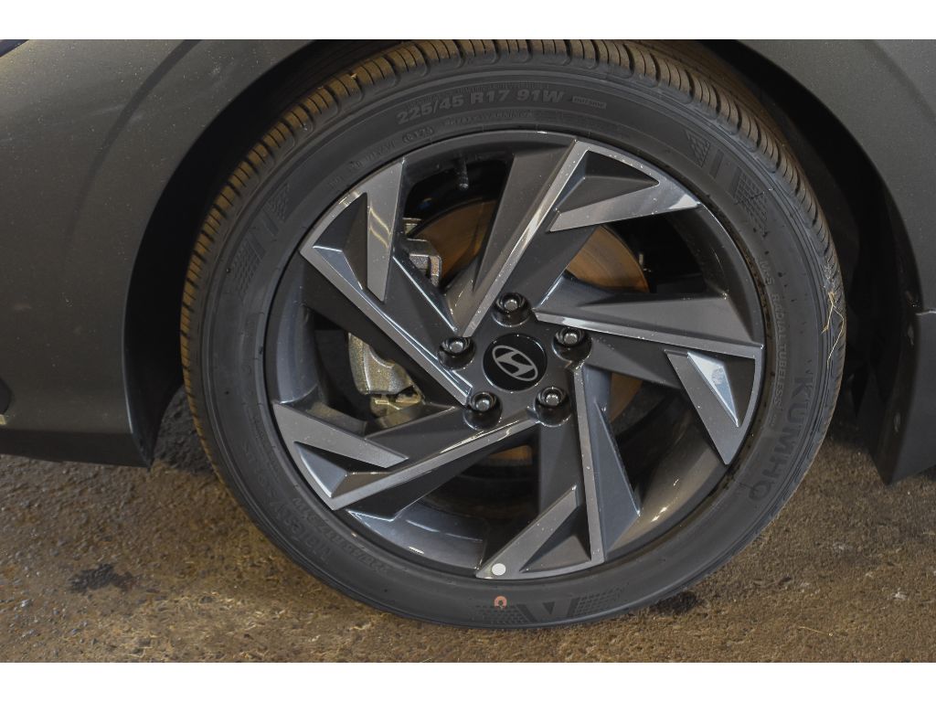 2025 Hyundai Elantra SEL Sport photo 2