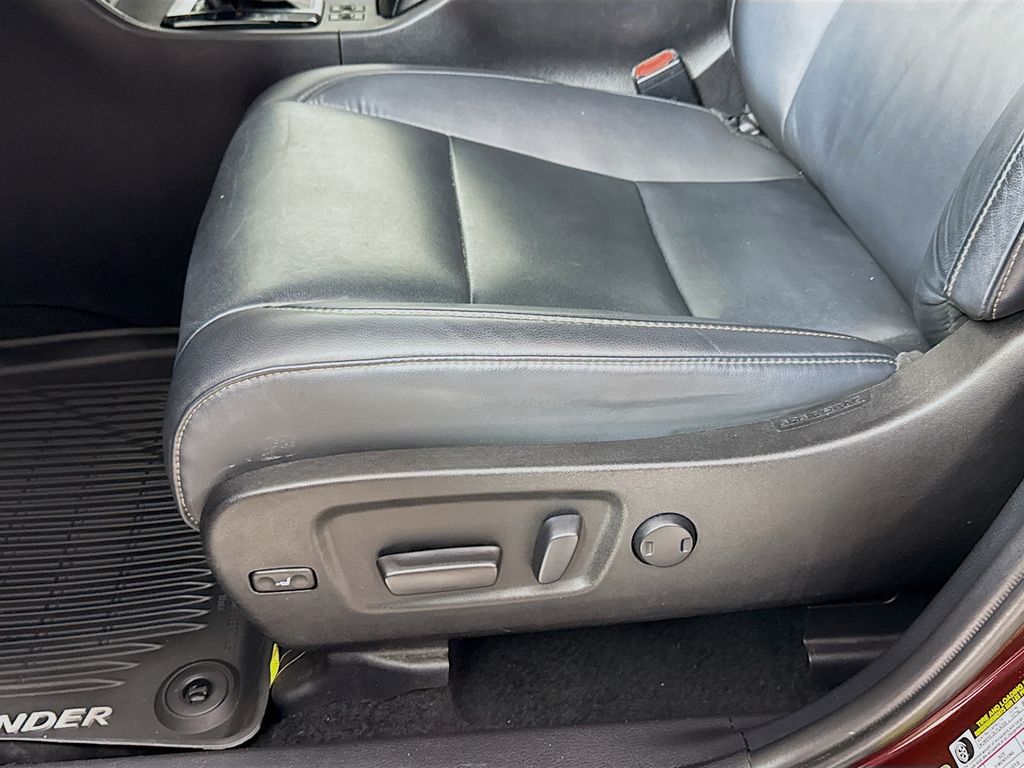 2019 Toyota Highlander XLE photo 23