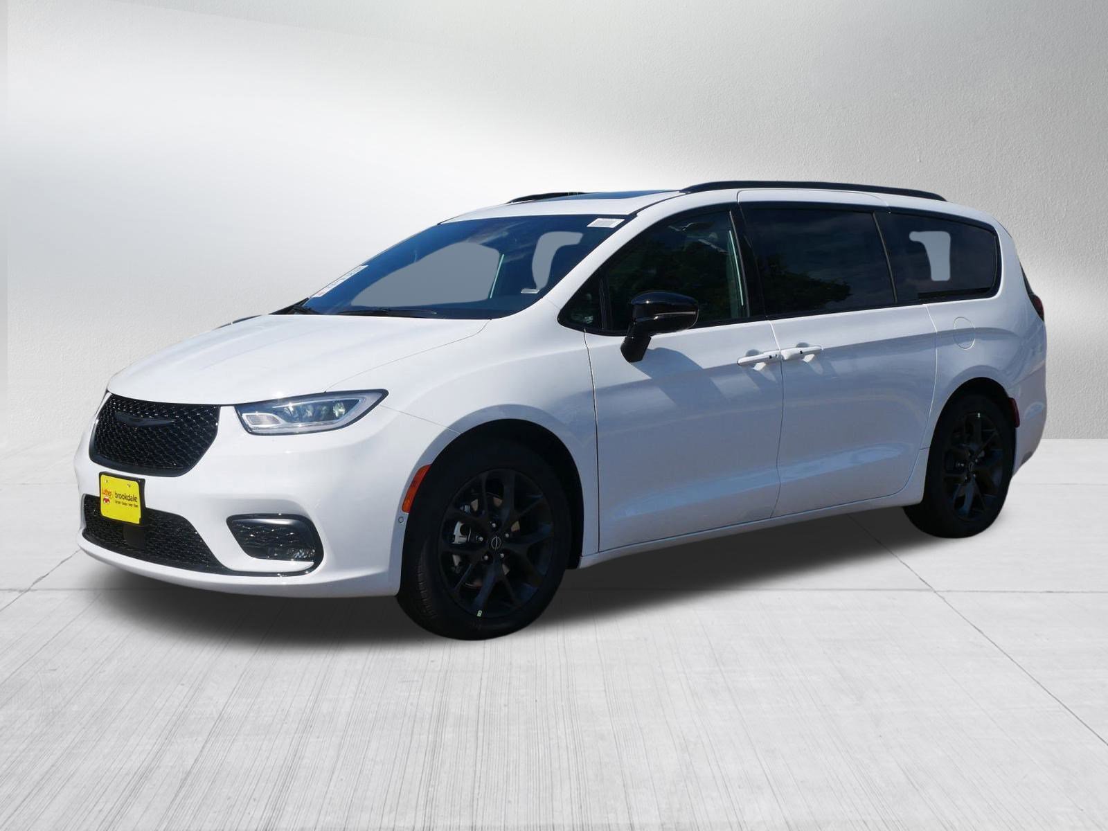 2026 Chrysler Pacifica Limited photo 3