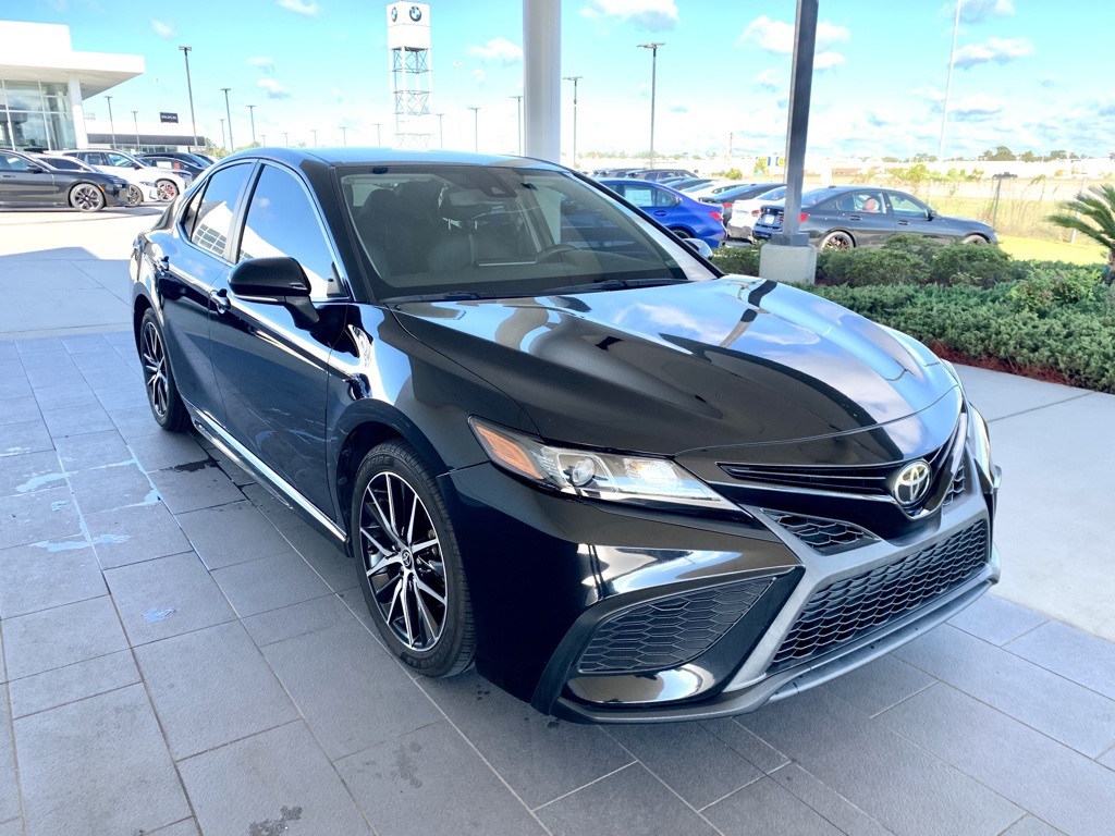 2022 Toyota Camry SE photo 3