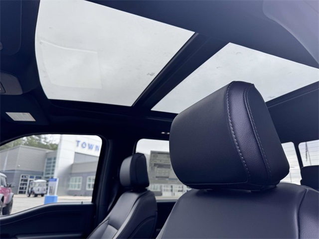 2025 Ford F-150 Lariat photo 12