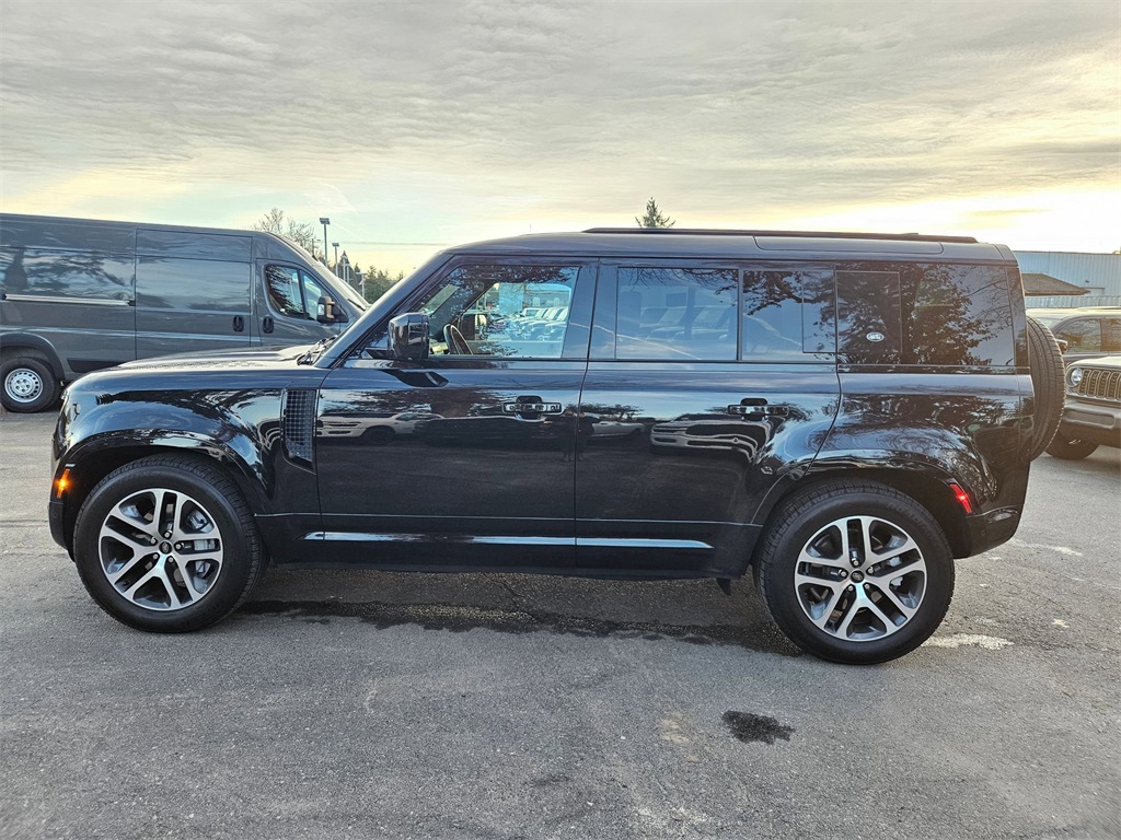 2022 Land Rover Defender 110 XS Edition photo 4