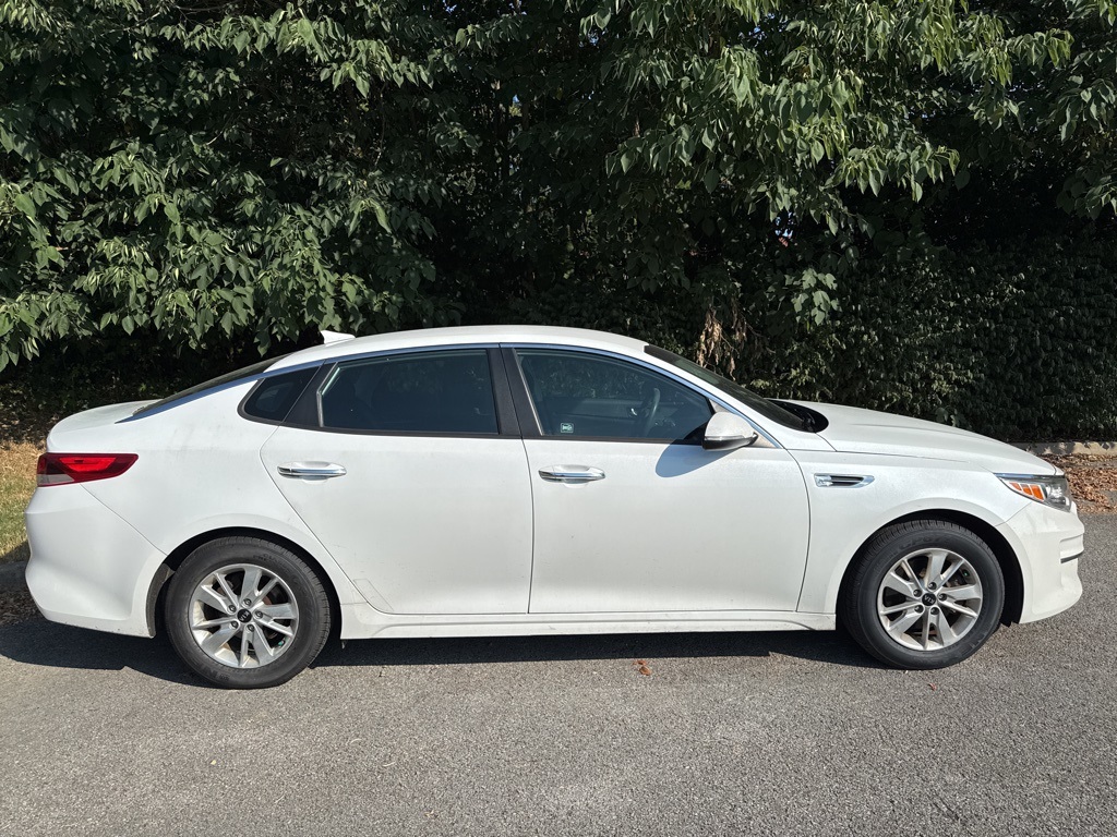 2018 Kia Optima LX photo 2