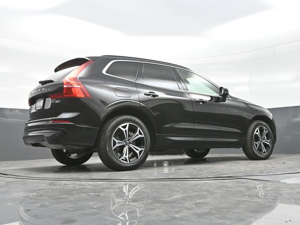 2022 Volvo XC60 B5 Momentum photo 24