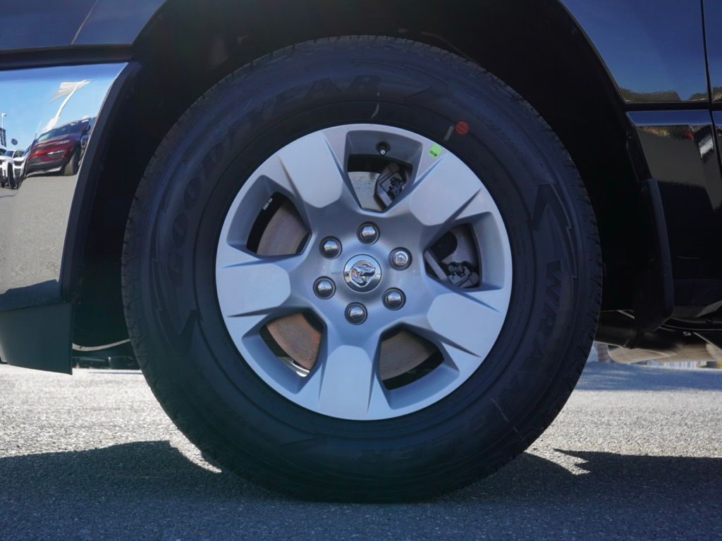 New 2026 Diamond Black Crystal Pearl-Coat Exterior Paint RAM Big Horn image 10