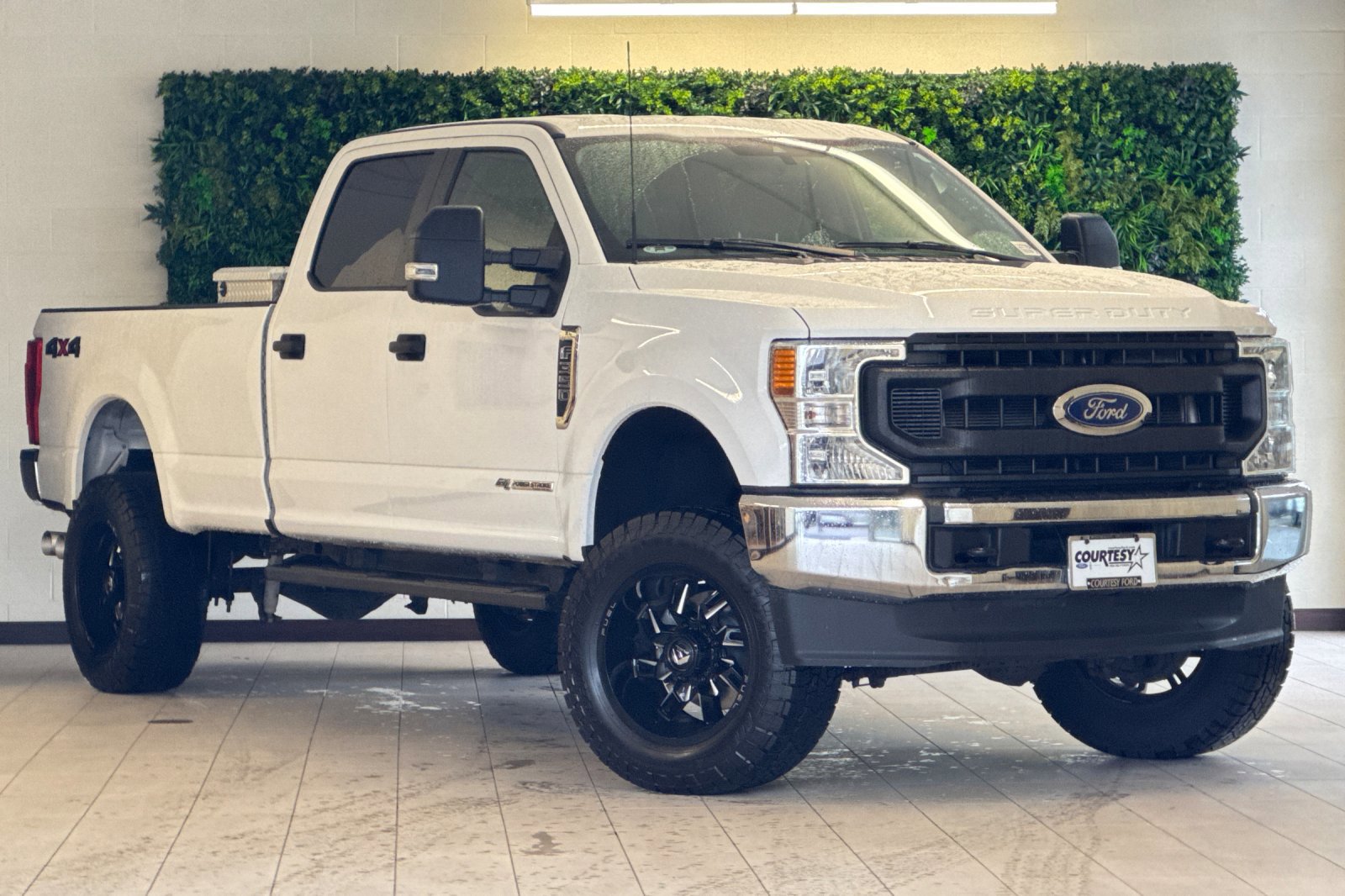 2022 Ford F-350 Super Duty XL's photo