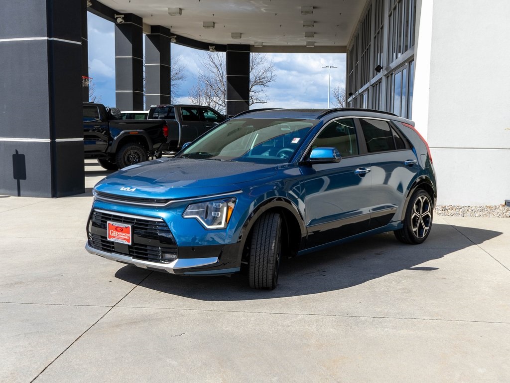 2025 Kia Niro Plug-In Hybrid SX photo 3
