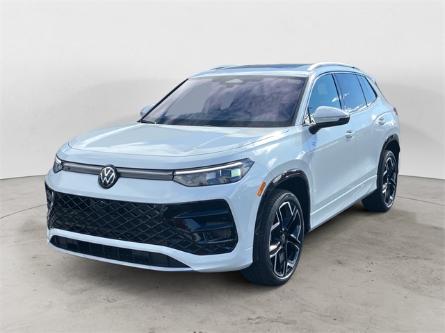 2026 Volkswagen Tiguan SEL R-Line photo 2