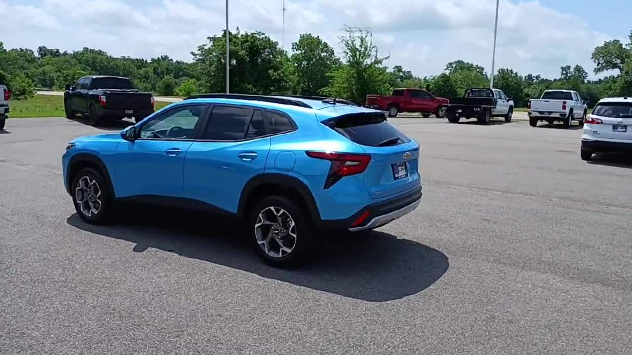 2025 Chevrolet Trax LT photo 6