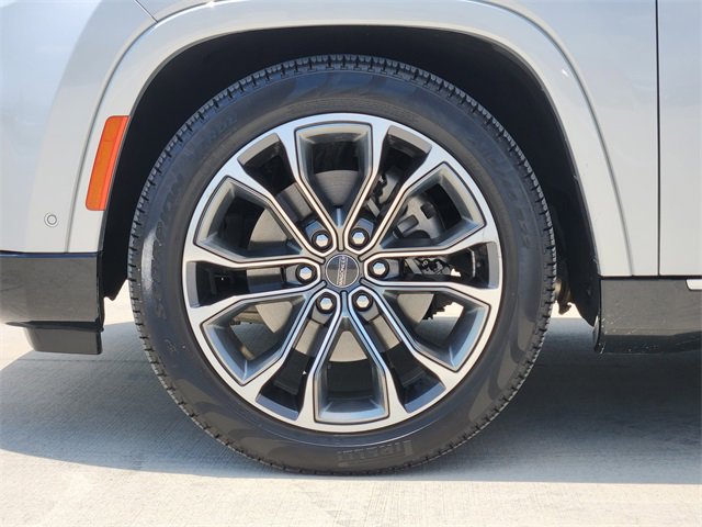 2023 Jeep Grand Wagoneer III photo 10