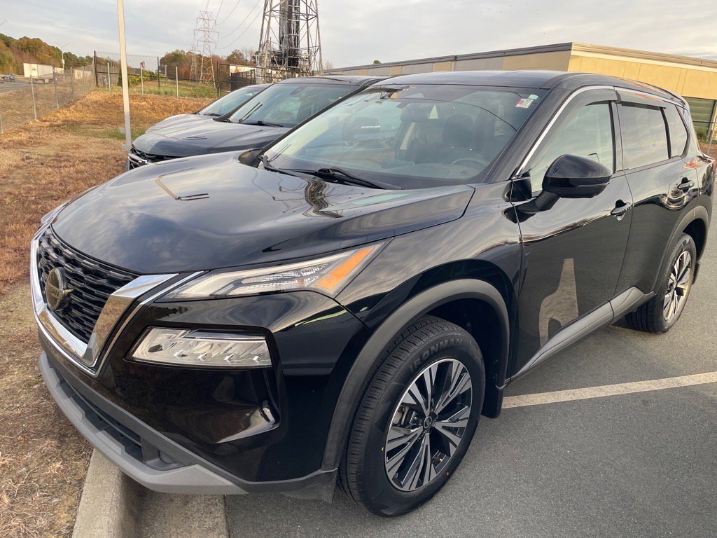 2021 Nissan Rogue SV photo 4