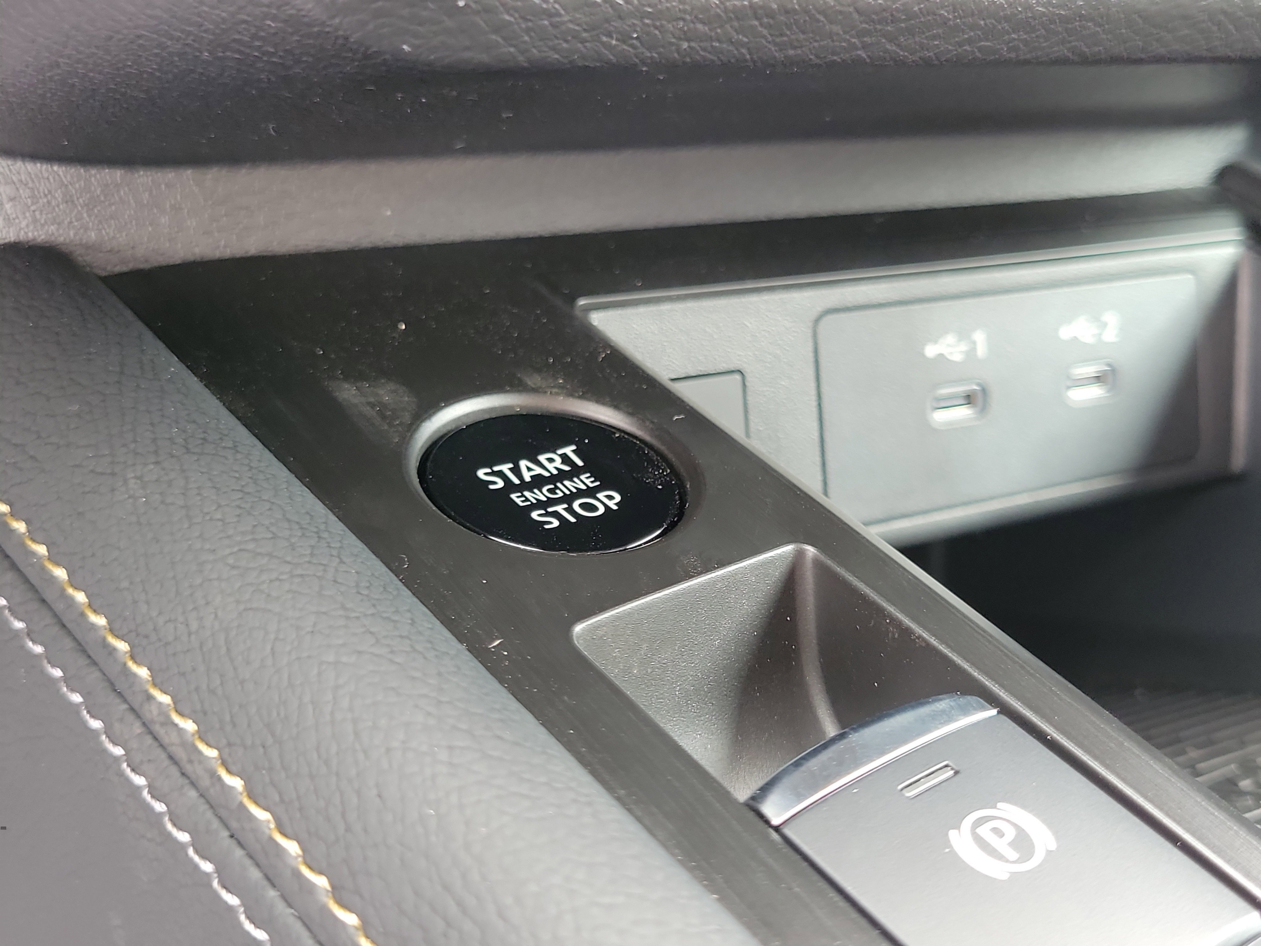 2025 Nissan Kicks SV photo 4