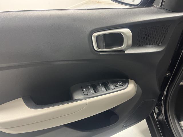 2026 Hyundai Venue SEL photo 3