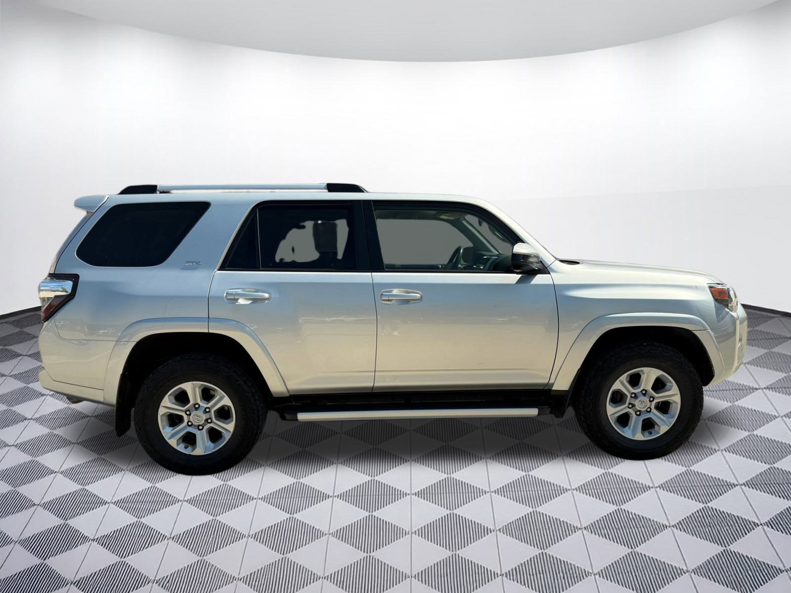 2019 Toyota 4Runner SR5 4WD photo 8