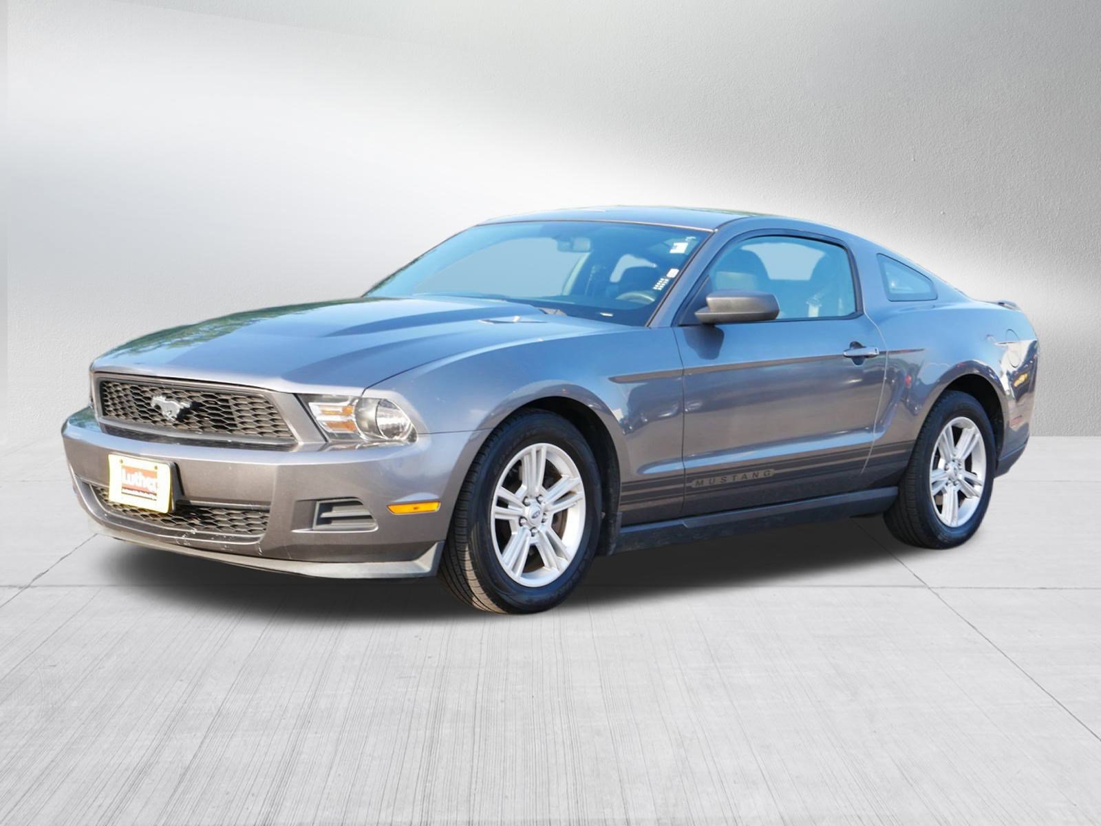 2011 Ford Mustang V6 photo 3