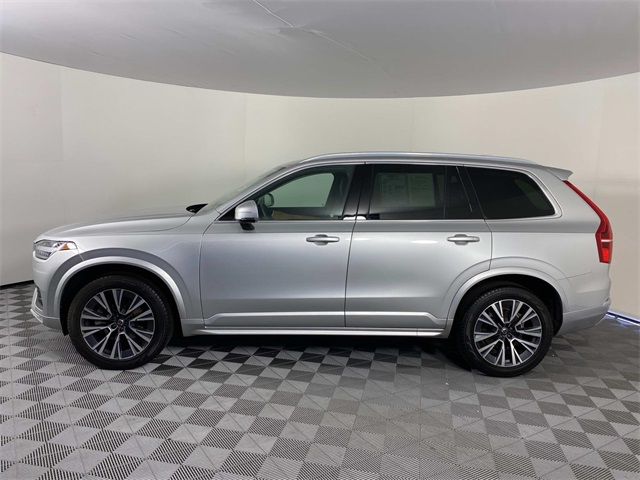 2022 Volvo XC90 T6 Momentum photo 4