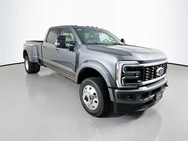 2026 Ford F-450 Super Duty Platinum's photo