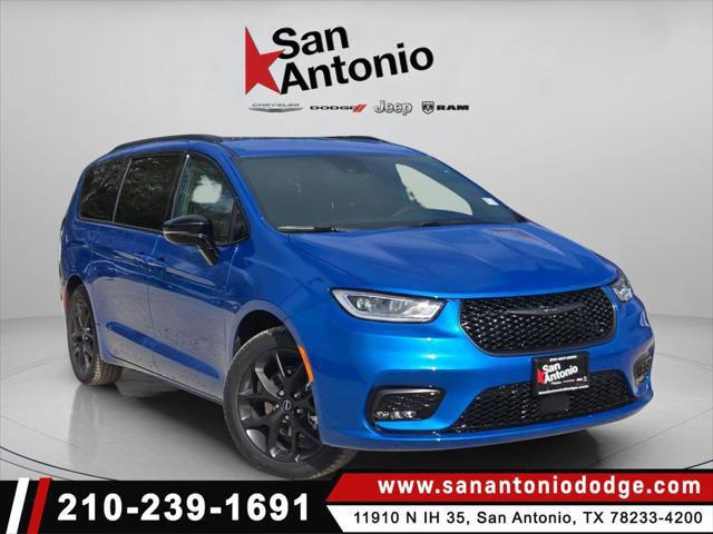 2026 Chrysler Pacifica Select's photo