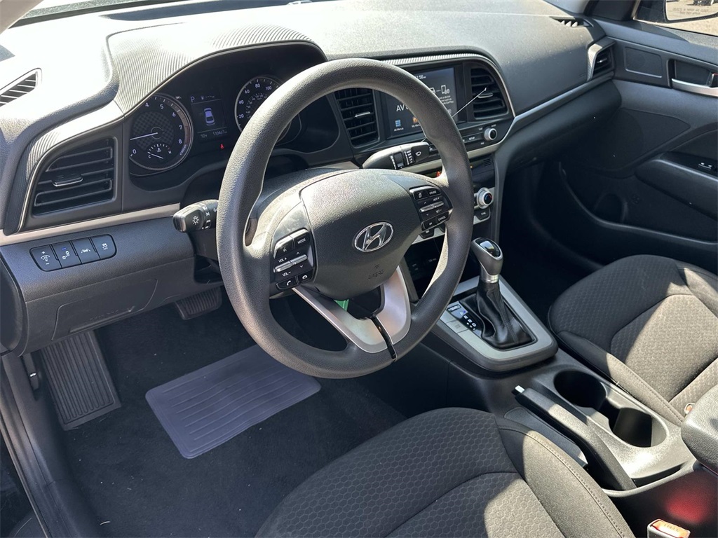 2020 Hyundai Elantra SEL photo 2
