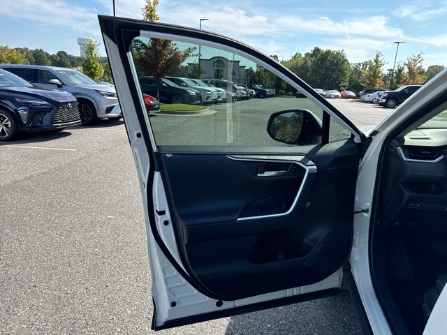 2022 Toyota RAV4 Limited photo 7