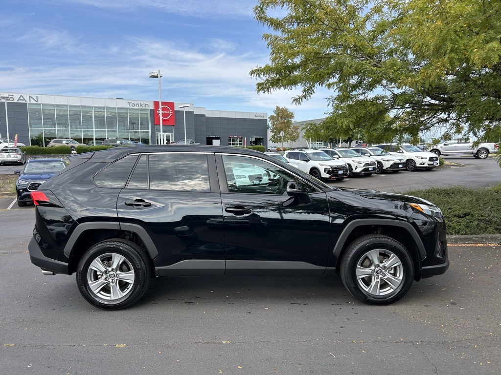 2024 Toyota RAV4 XLE photo 4