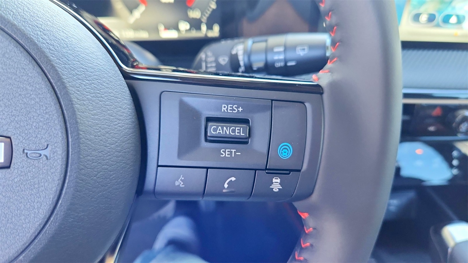 2025 Nissan Kicks SR photo 21