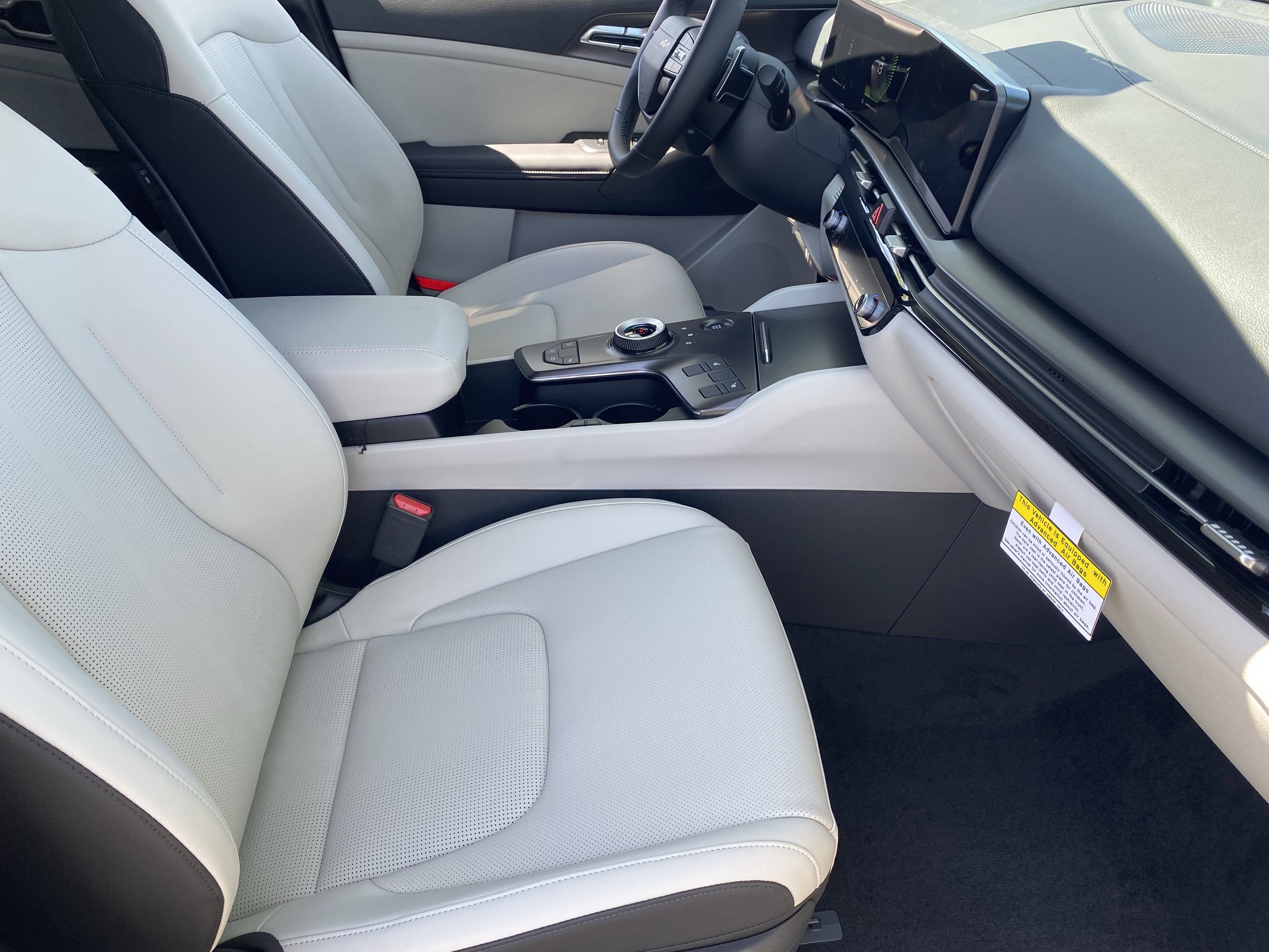 2026 Kia Sportage Hybrid EX photo 2