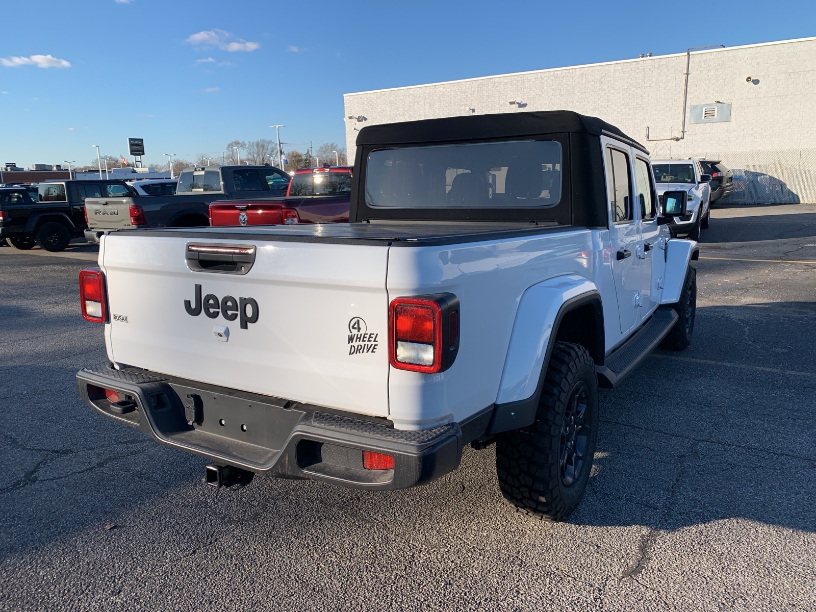 2023 Jeep Gladiator Willys photo 4
