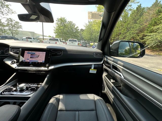 2025 Jeep Wagoneer L Series III photo 21