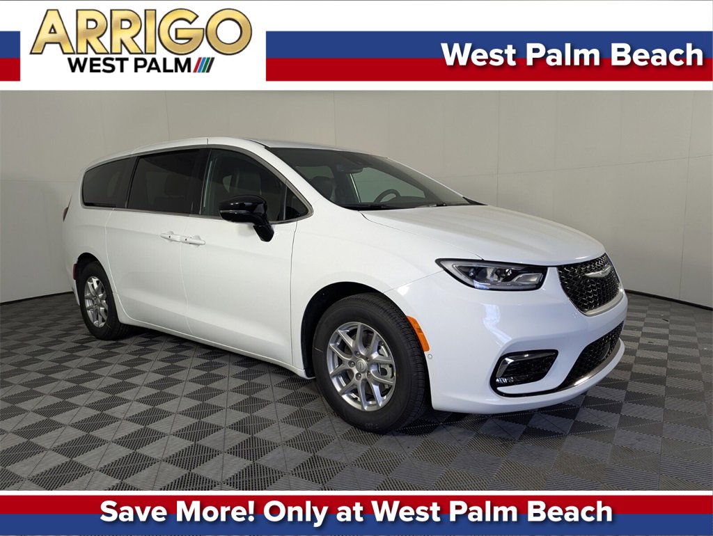 2026 Chrysler Pacifica Select's photo