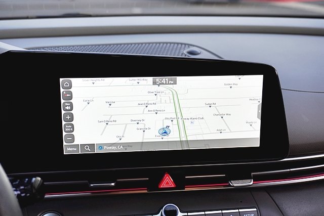 Used 2024 White Hyundai SEL image 25