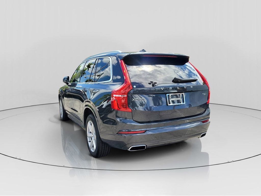 2021 Volvo XC90 T6 Momentum photo 4