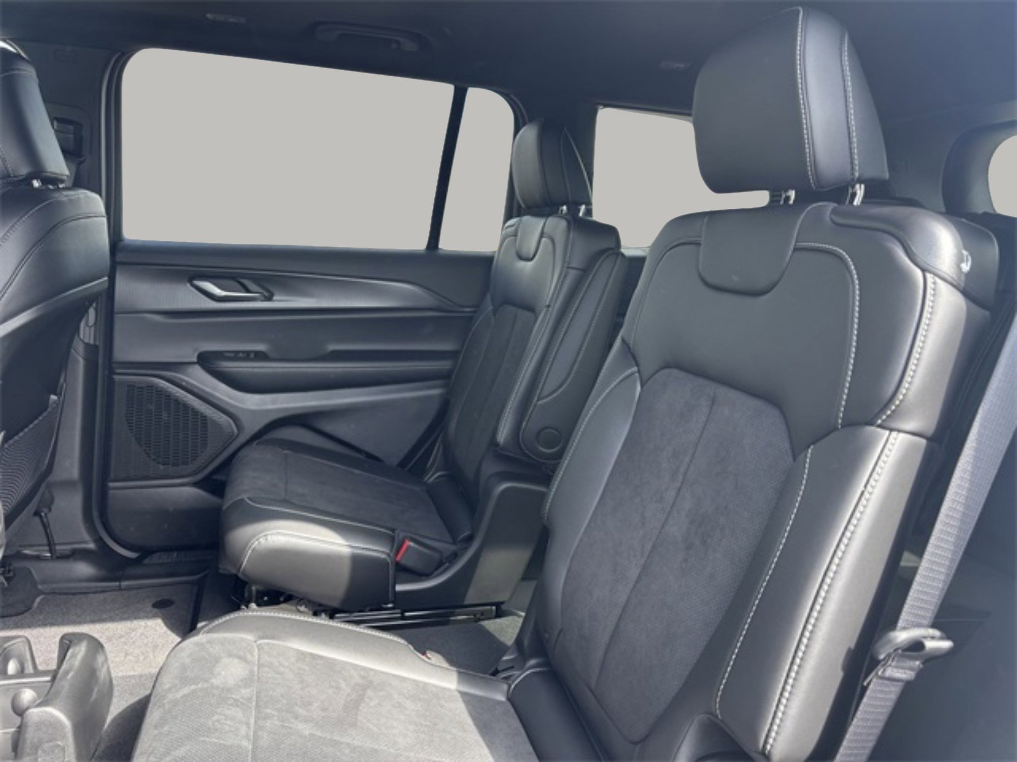 2025 Toyota RAV4 L photo 19