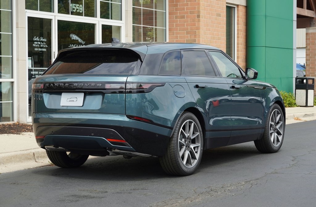 2026 Land Rover Range Rover Velar SE photo 4