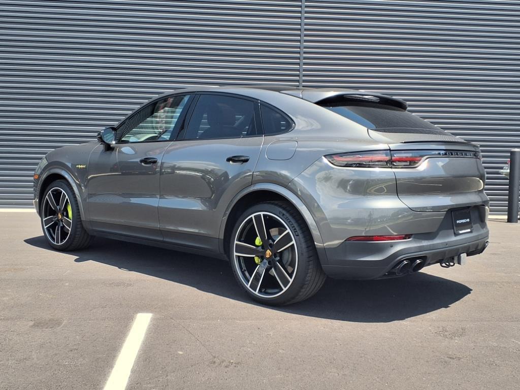 2022 Porsche Cayenne E-Hybrid Coupe photo 3